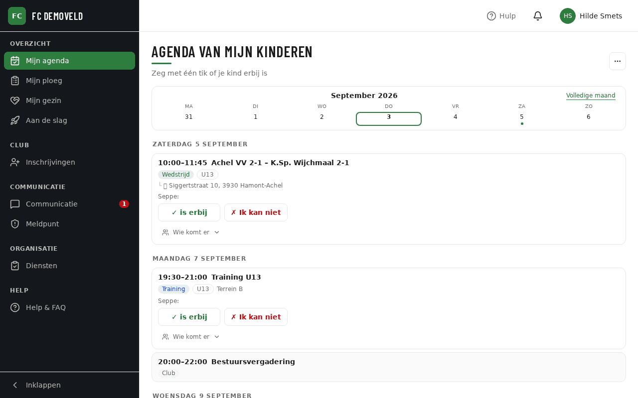 Het scherm van een ouder: per kind de eerstvolgende activiteiten met een knop om aan of af te melden